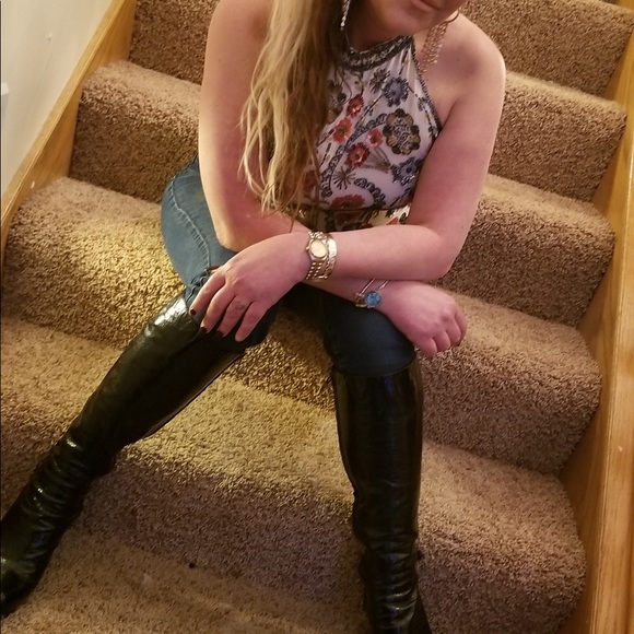 Halter top silk hand embroidered - Picture 5 of 7